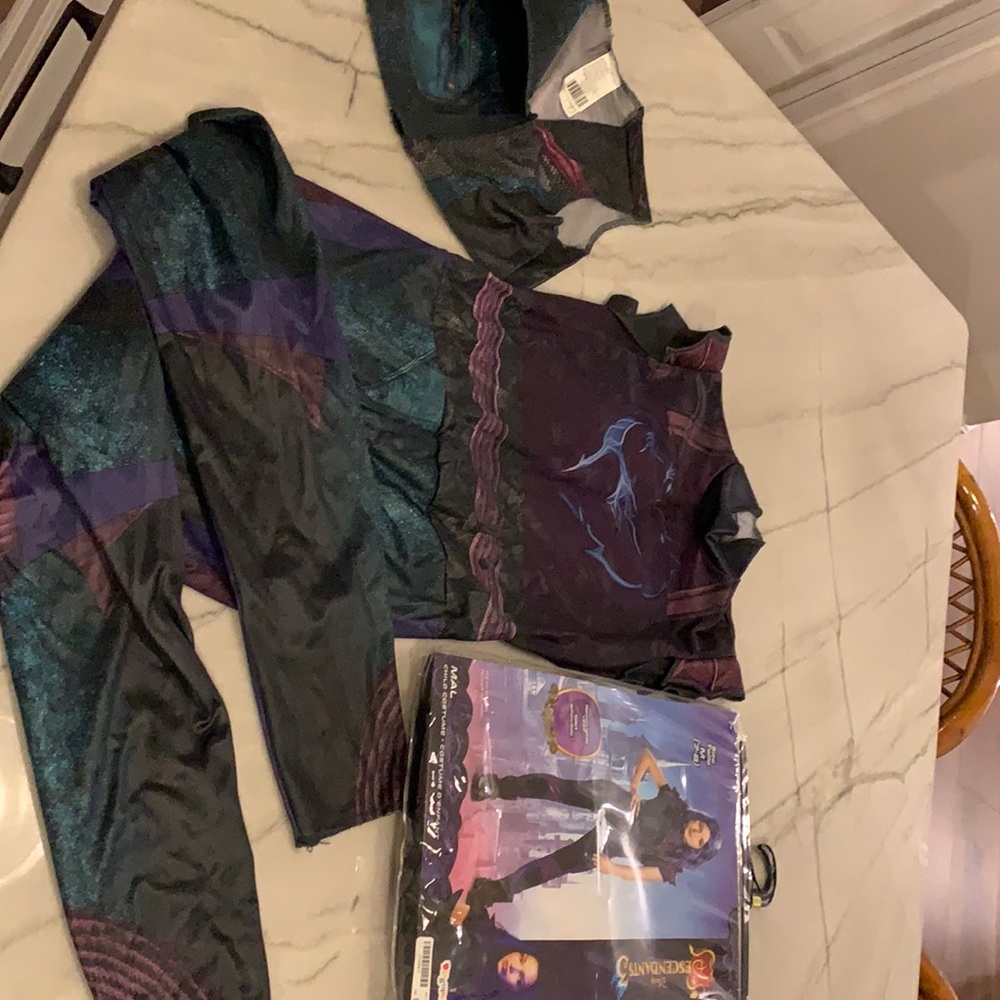 MAL children’s costume from Disney descendants three